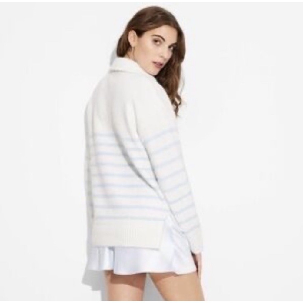 wild fable Light Blue And White Sweatshirt Size XL - Picture 2 of 9